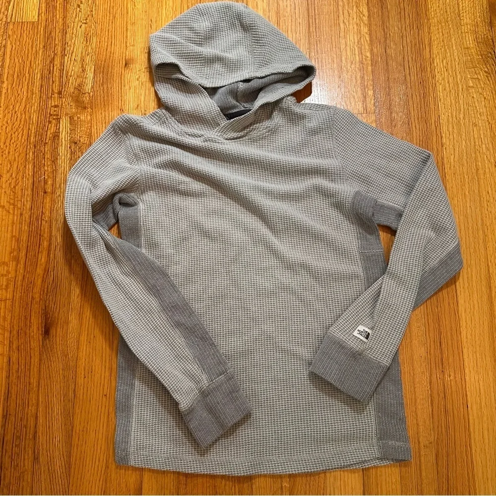 The North Face Men’s gray waffle-knit thermal pullover hoodie size M (v)